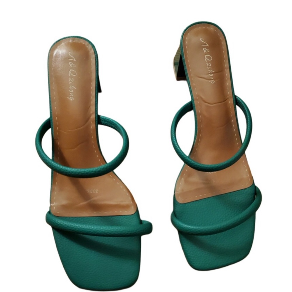 New!! Shein Kelly Green Women's 2 Strap Heeled Sandals!